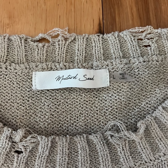 Distressed cropped sweater - Picture 2 of 3